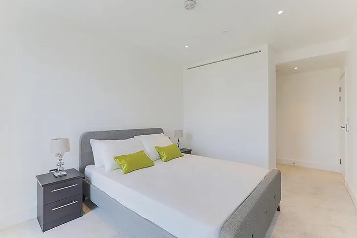 Flat Leman Street in Greater London