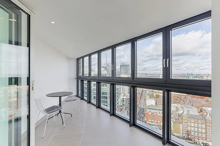 Flat Leman Street in Greater London