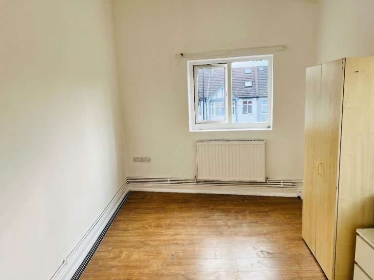 Flat Wood Street in Greater London