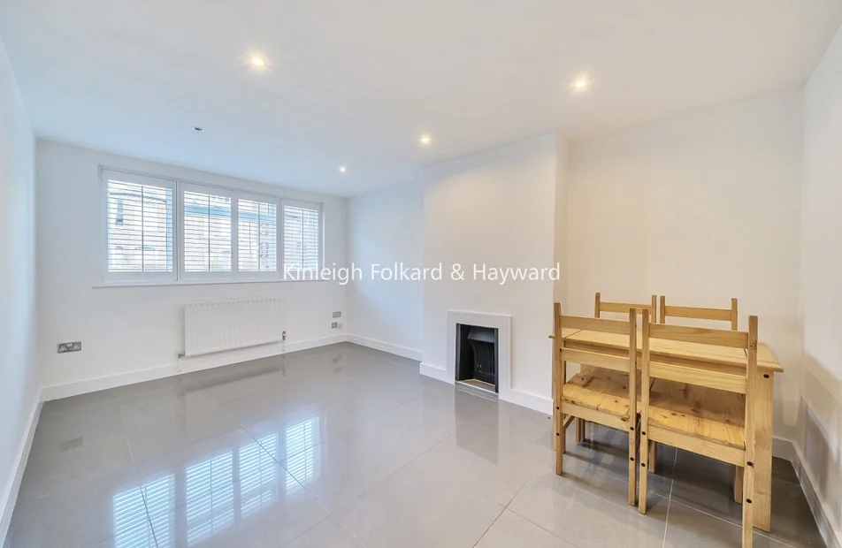 Flat Wickham Road in Greater London