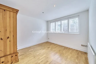 Flat Wickham Road in Greater London