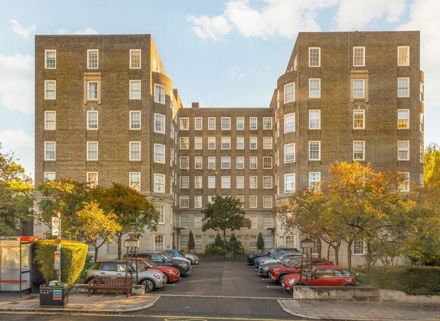 Flat Circus Road in City of Westminster