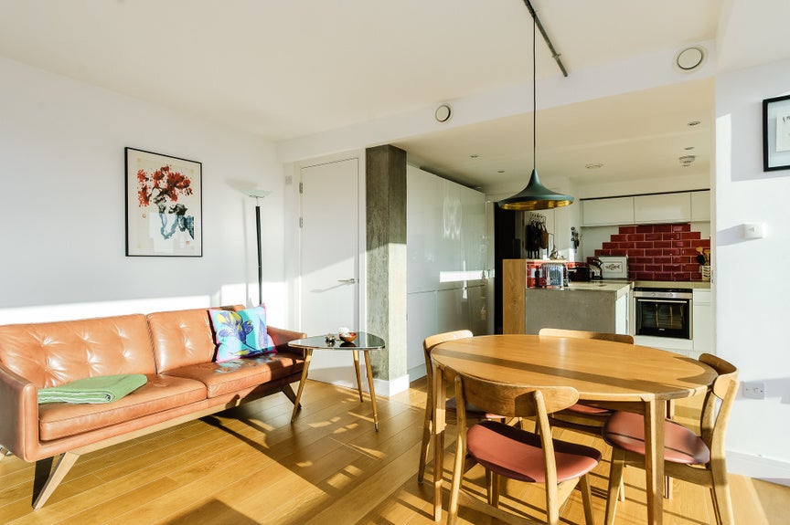 Flat Fortescue Avenue in Greater London