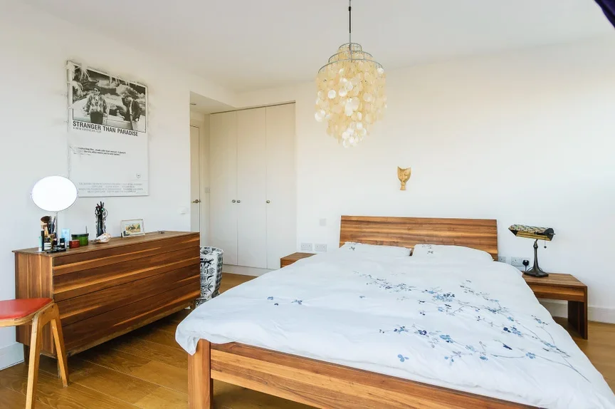 Flat Fortescue Avenue in Greater London