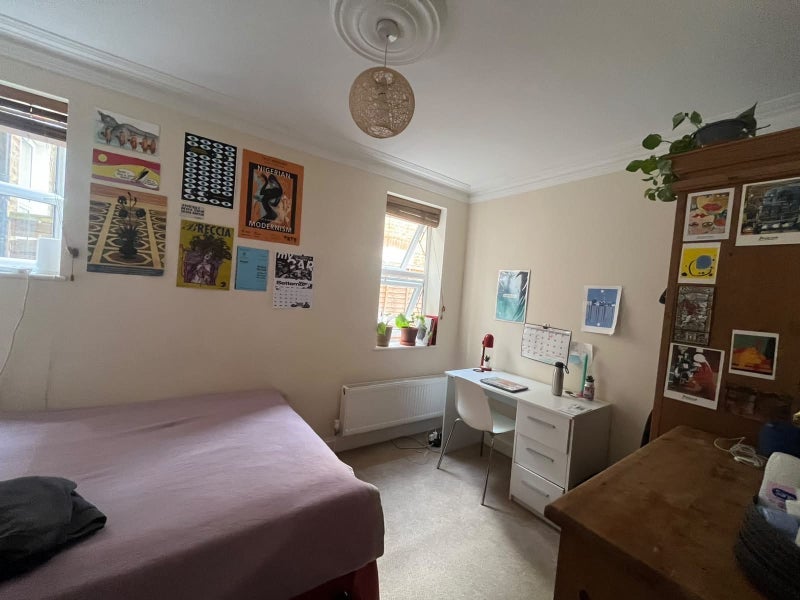 Flat Collingbourne Road in Greater London