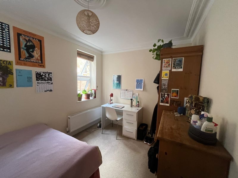 Flat Collingbourne Road in Greater London