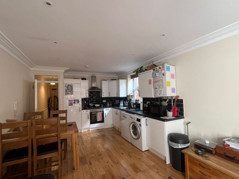 Flat Collingbourne Road in Greater London