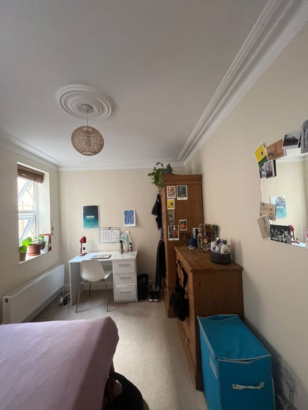 Flat Collingbourne Road in Greater London