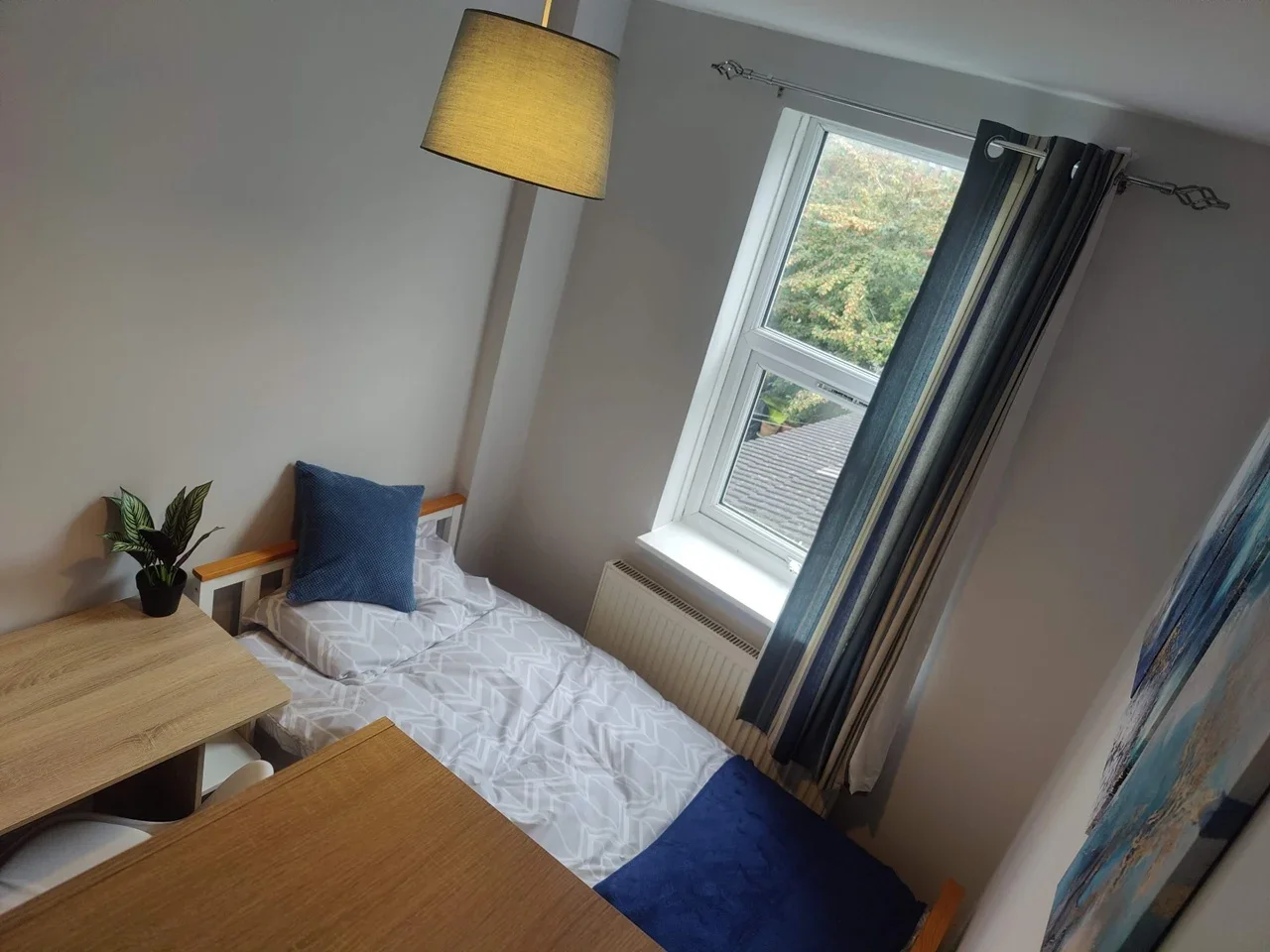 Room Jubilee Road in High Wycombe