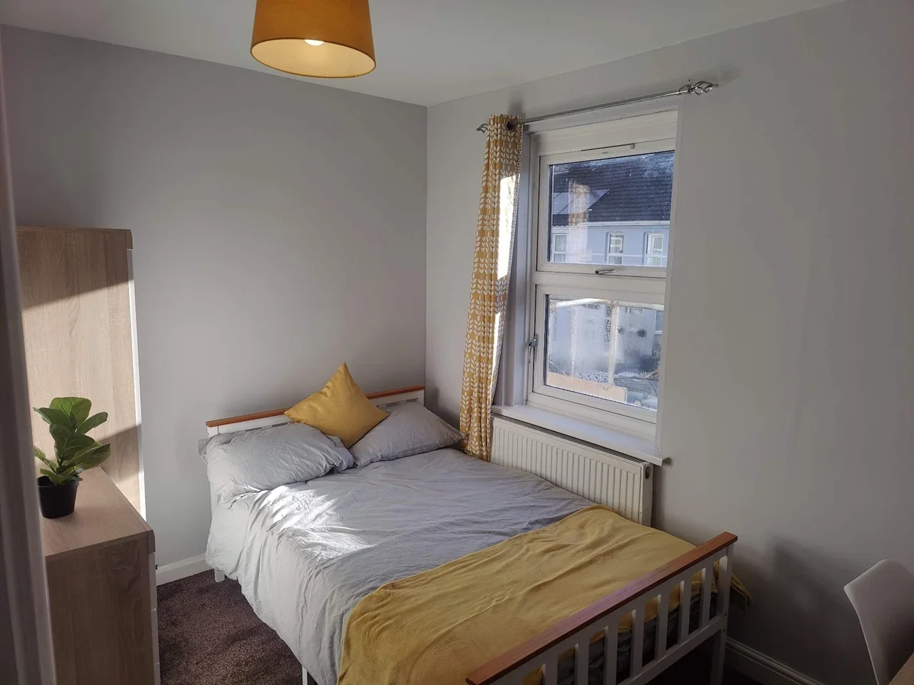 Room Jubilee Road in High Wycombe