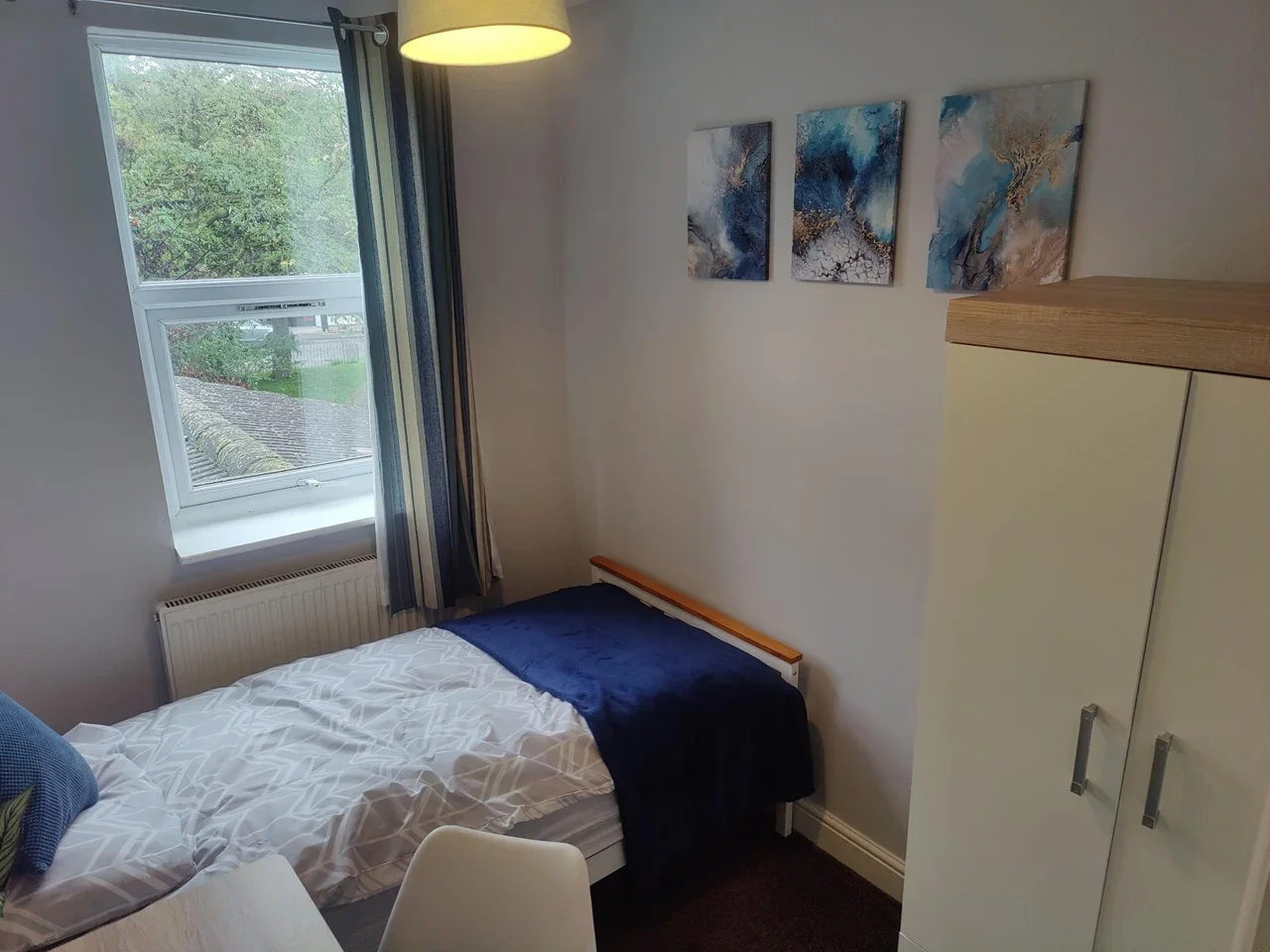 Room Jubilee Road in High Wycombe