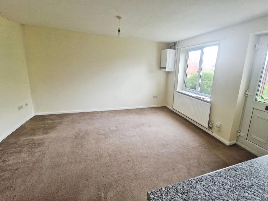 House Cheslyn Close in Luton