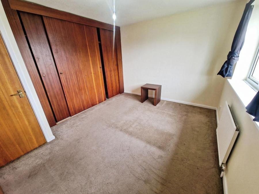 House Cheslyn Close in Luton