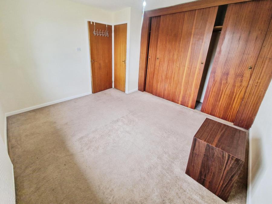 House Cheslyn Close in Luton