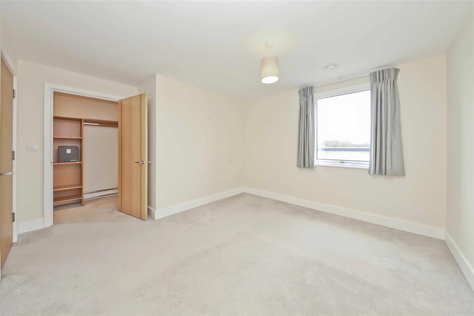 Flat High Road Ickenham in Greater London