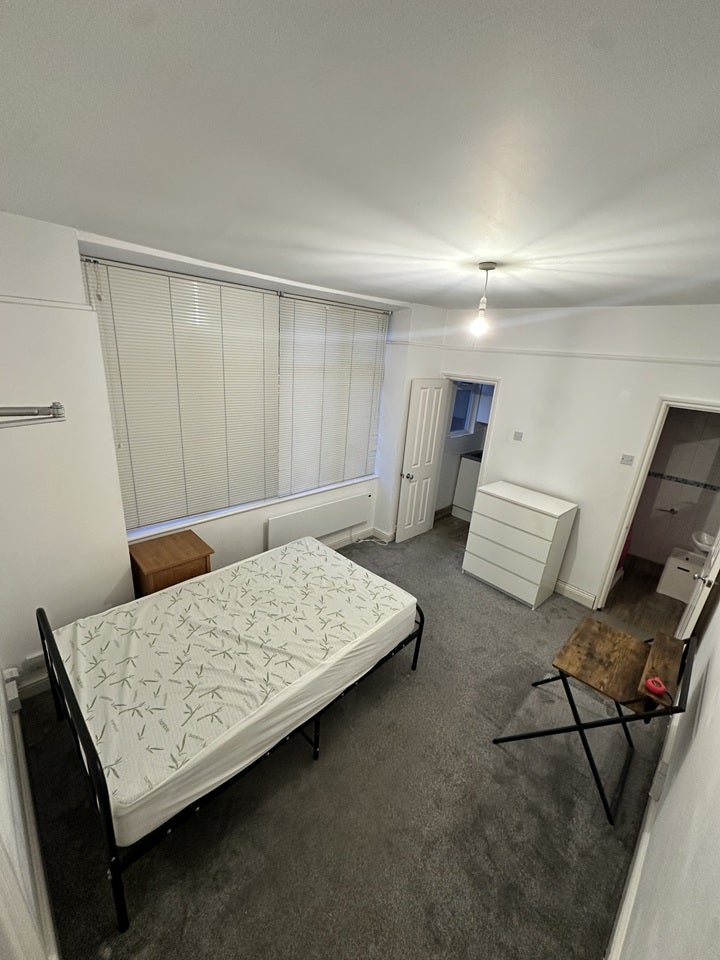 Flat Geneva Road in Greater London
