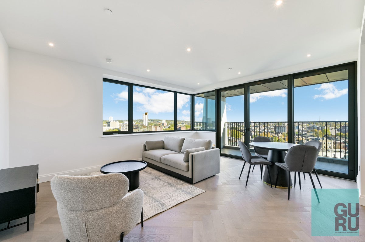 Flat Chalk Farm Road in Greater London
