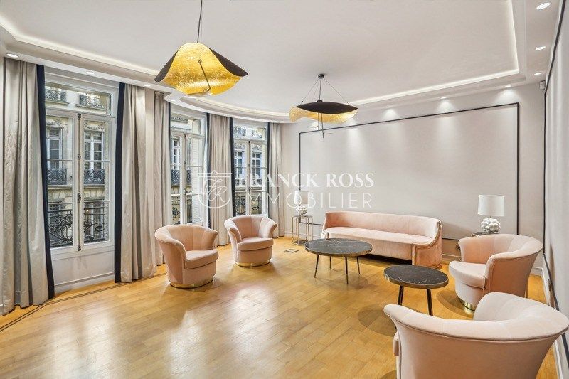 Appartement Sortie Parking Alma Georges V à Paris