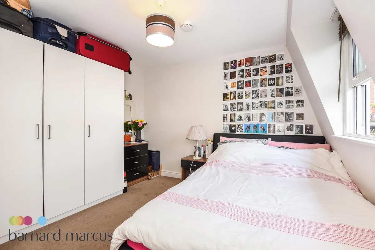 Flat Tadmor Street in Greater London