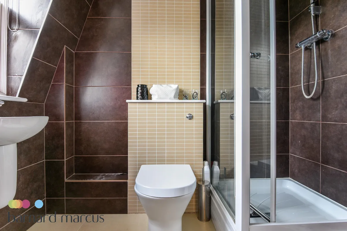 Flat Tadmor Street in Greater London