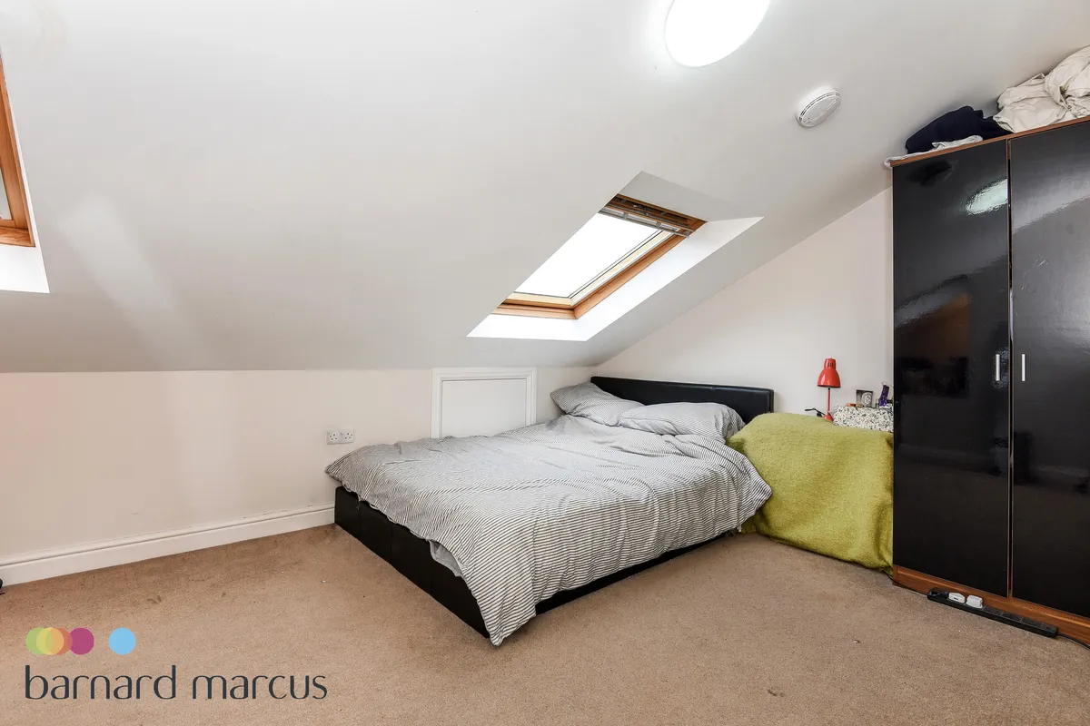 Flat Tadmor Street in Greater London
