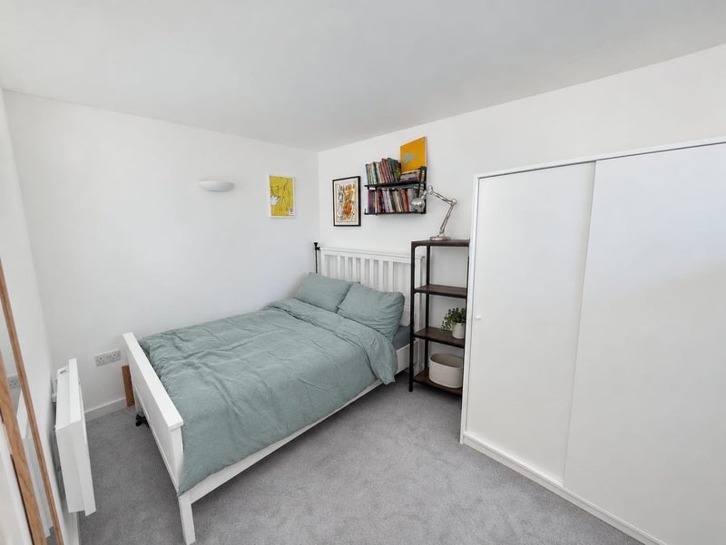 Room Southgate Road in Greater London