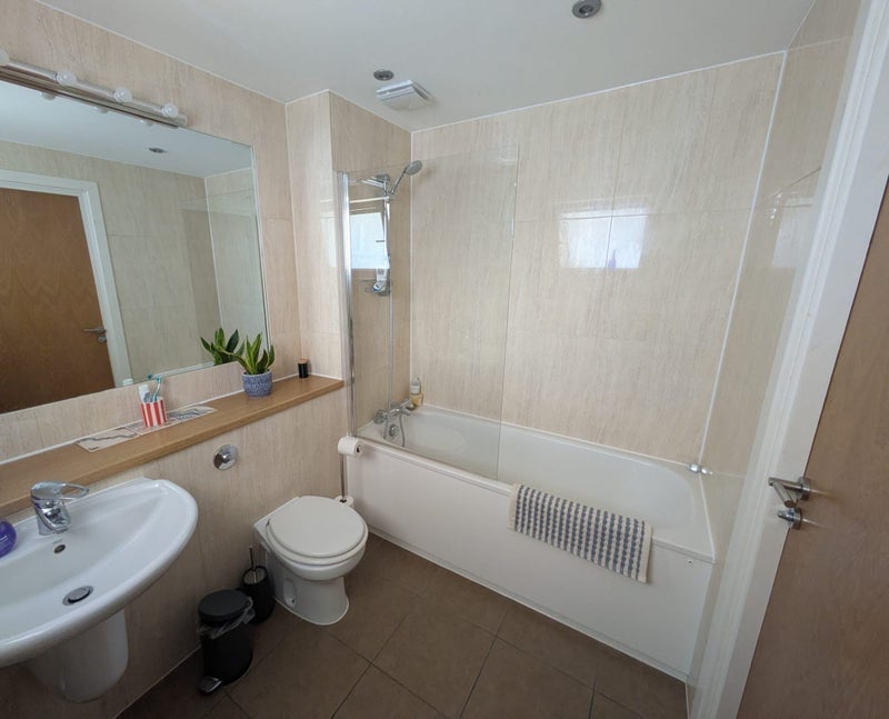 Room Southgate Road in Greater London