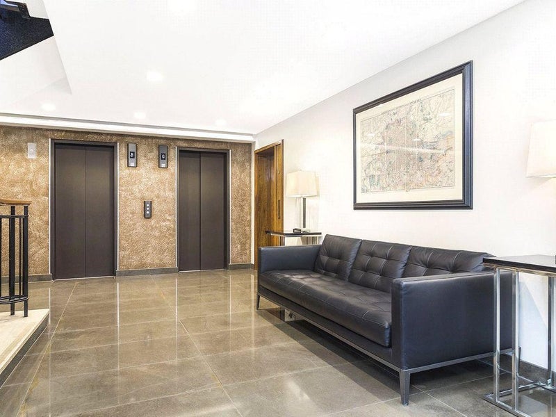 Room Bayswater Road in City of Westminster