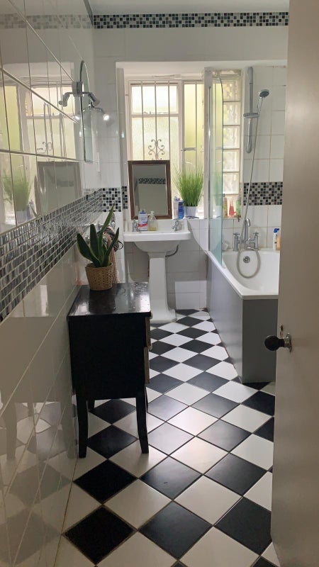 Room Bayswater Road in City of Westminster