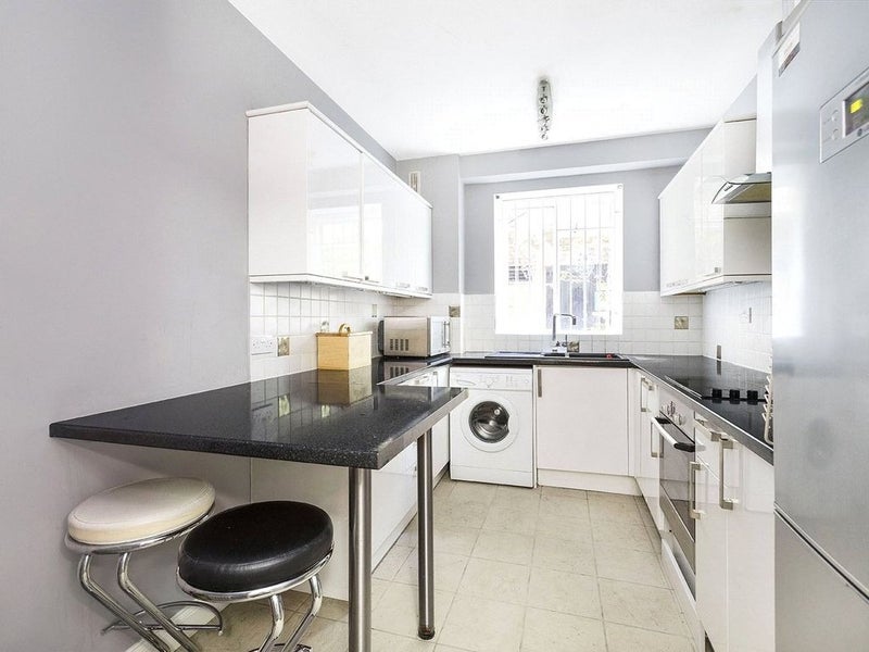 Room Bayswater Road in City of Westminster