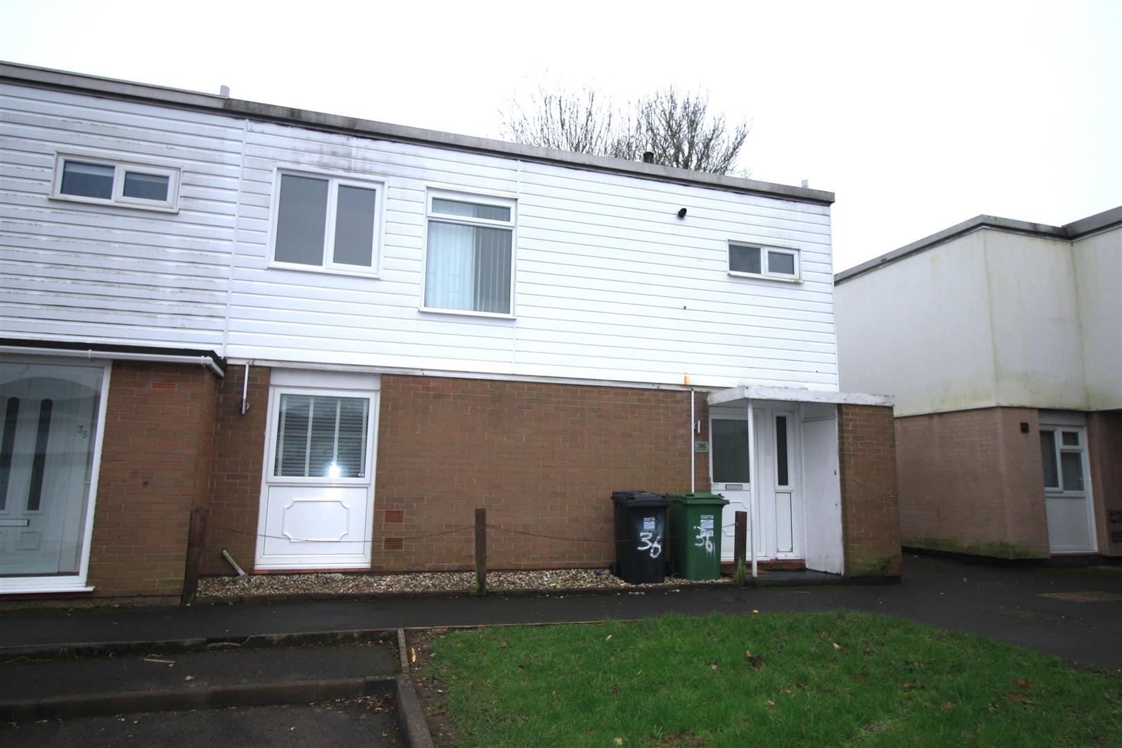 House Chaddesley Close in Redditch