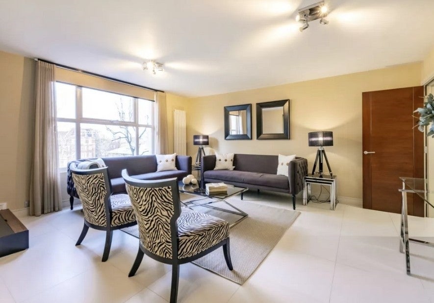 Flat Finchley Road in Greater London