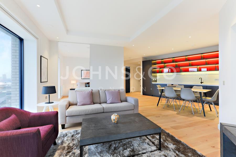 Flat Botanic Square in Greater London