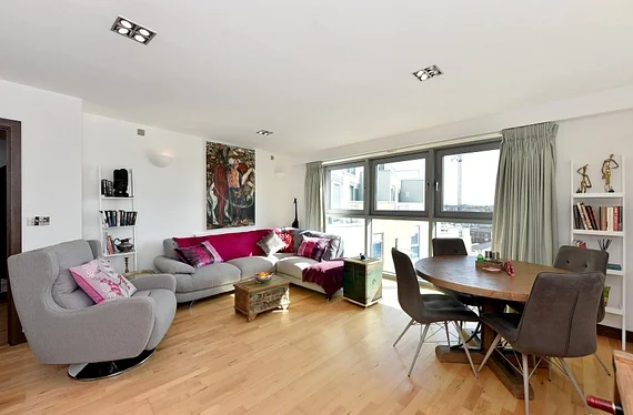 Flat Bridges Court in Greater London