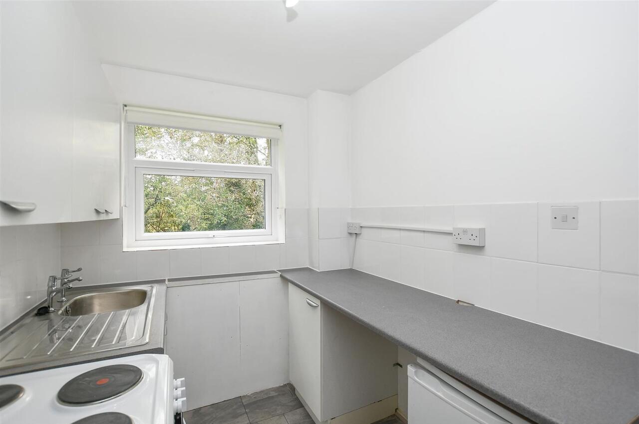 Flat Lakeside Place in St Albans
