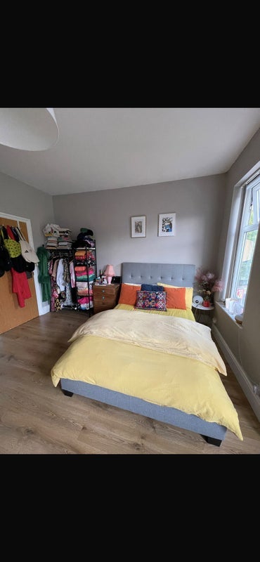 Room Nicolas Road in Manchester