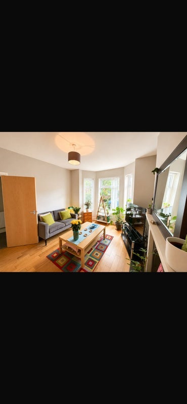 Room Nicolas Road in Manchester
