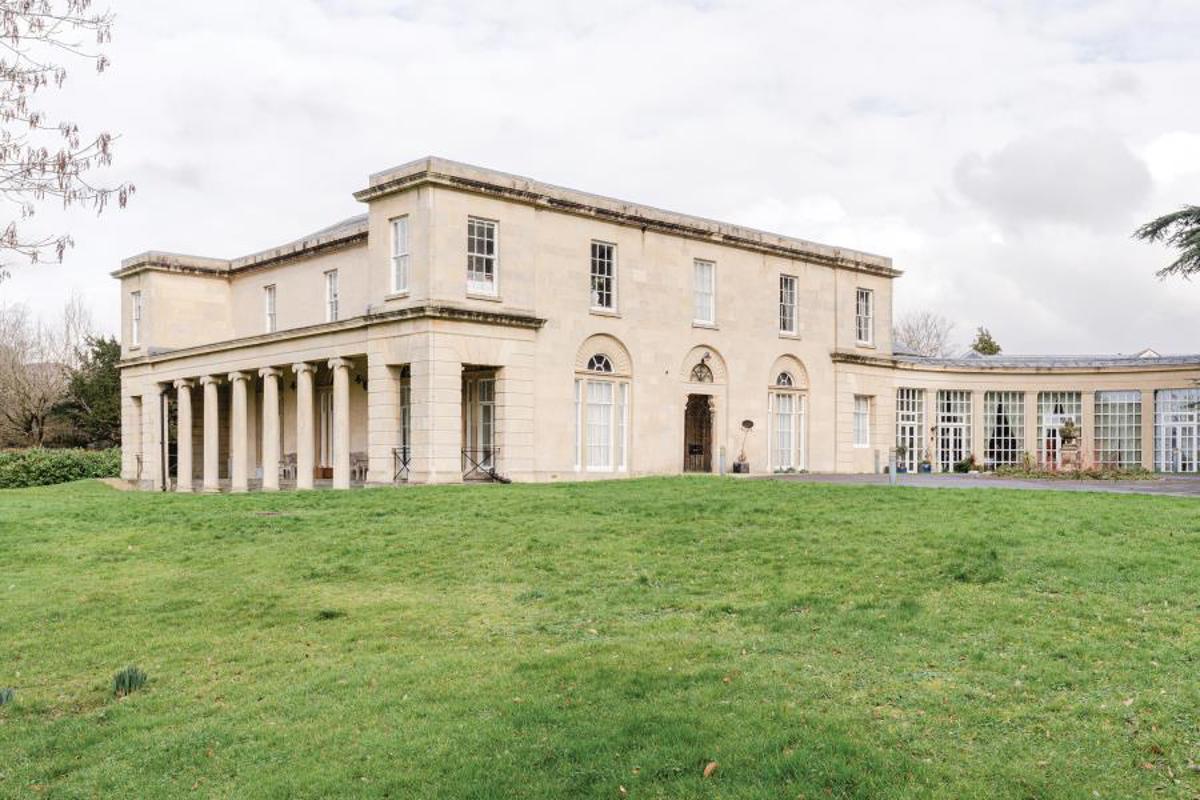 Flat Carriage Drive in Bristol