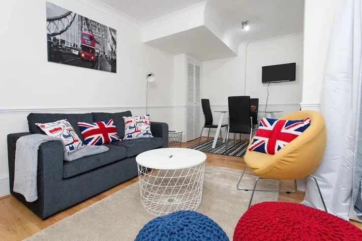 Flat St George's Drive in City of Westminster