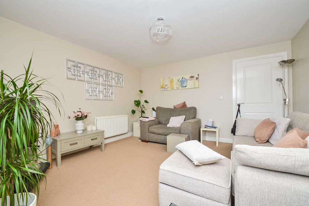 Flat Pear Tree Close in Lichfield