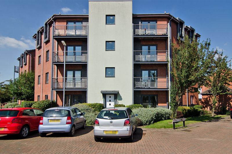 Flat Pear Tree Close in Lichfield