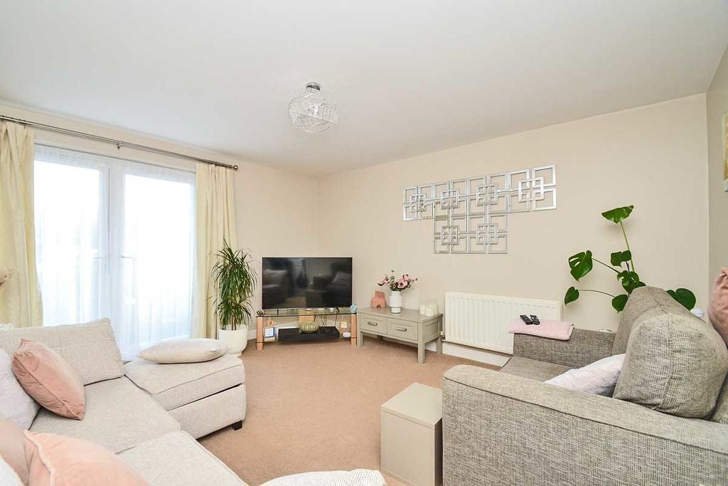 Flat Pear Tree Close in Lichfield