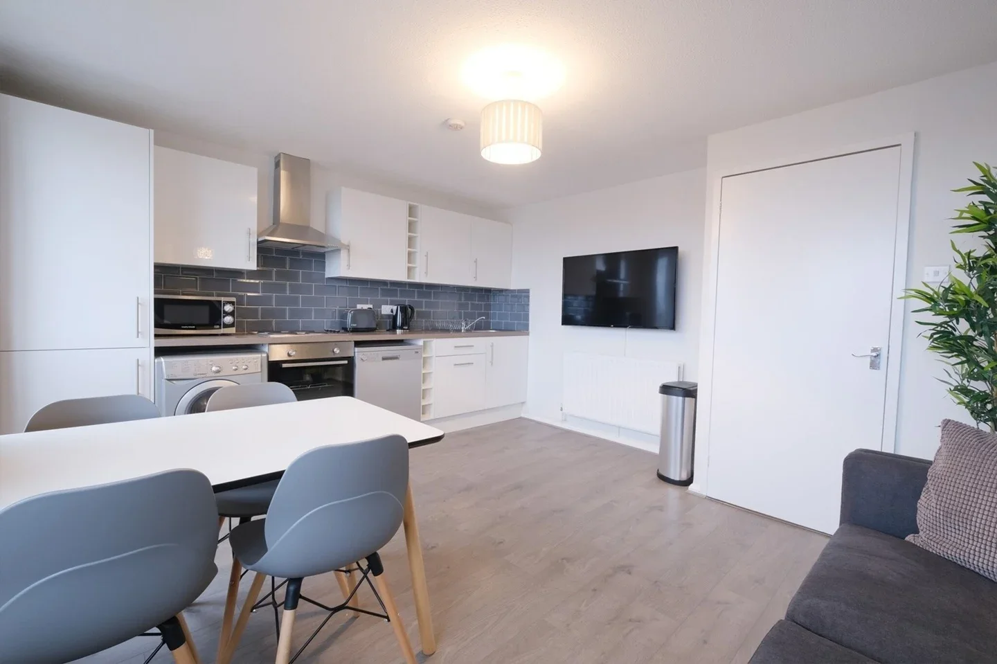 Room Adelina Grove in Greater London