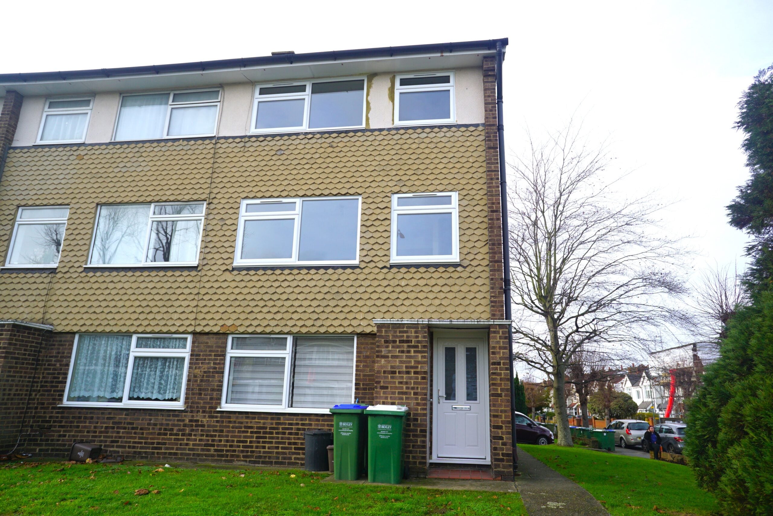 Flat Manor Road in Greater London
