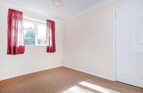 Flat Larch Close in Aylesbury