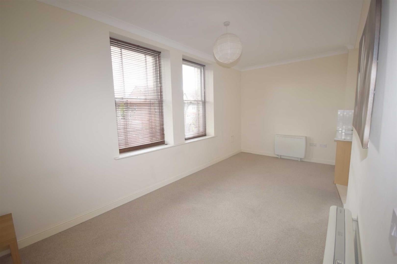 Flat St Laurence Gardens in Amber Valley