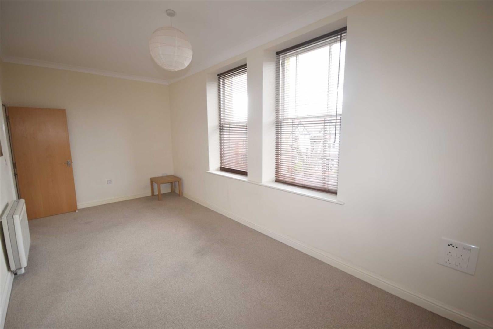 Flat St Laurence Gardens in Amber Valley