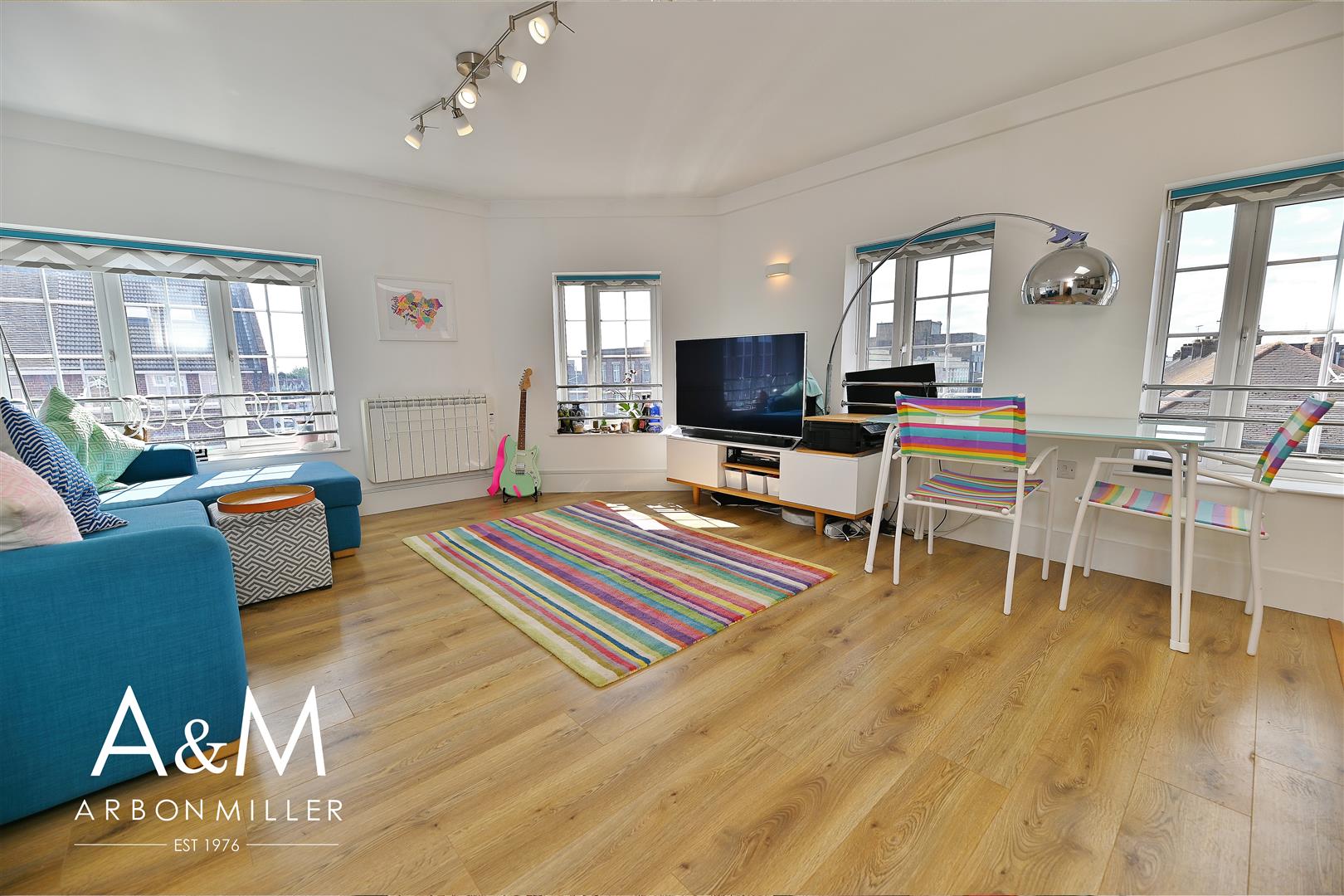 Room High Street in Greater London