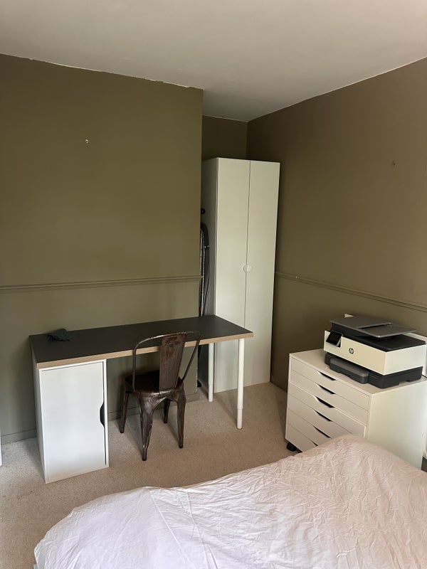 Room Mandeville Close in Greater London