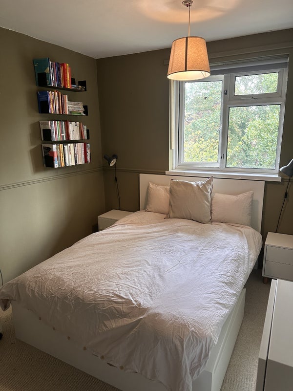 Room Mandeville Close in Greater London